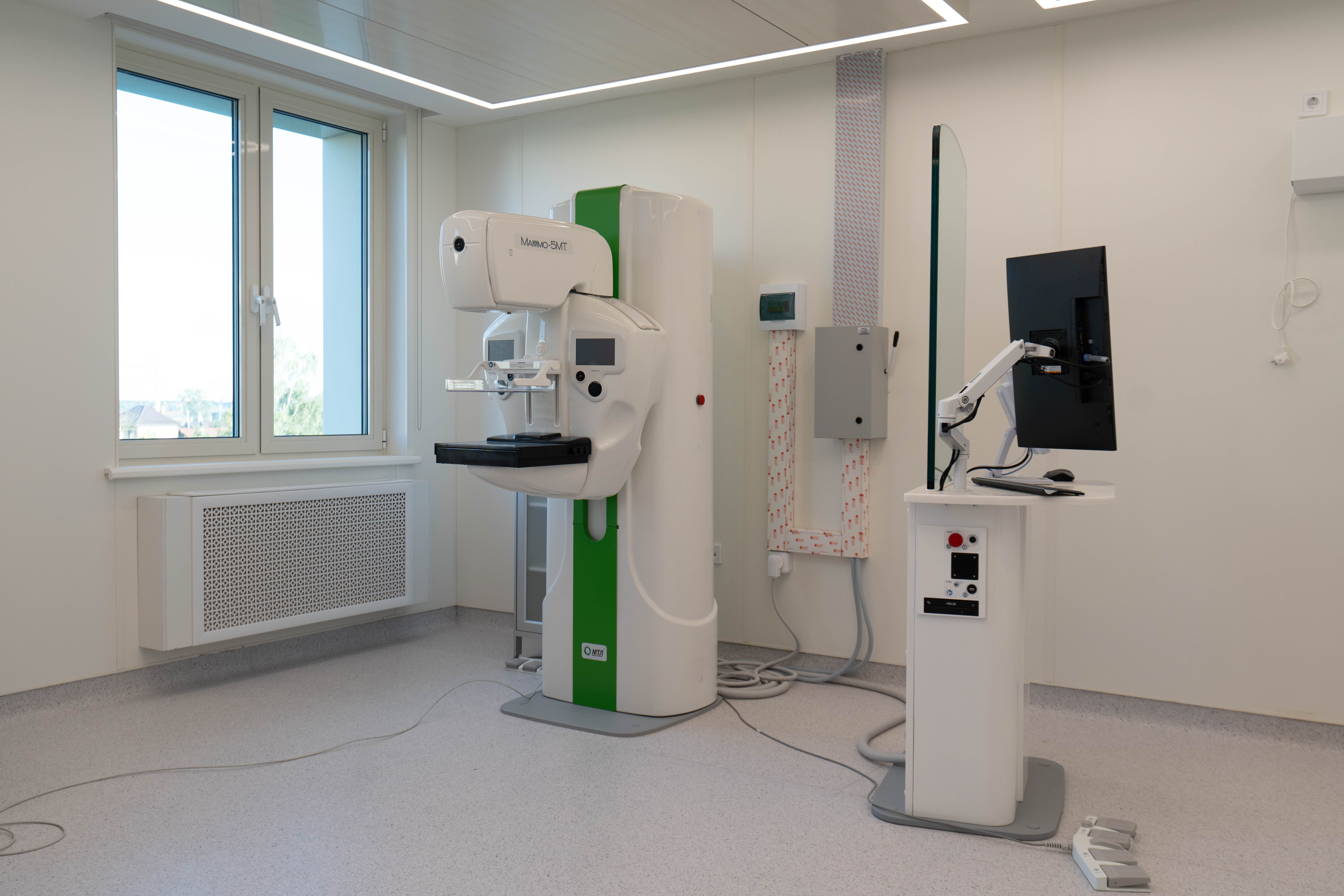 В поселке Птичное Филимонковского района открылась Детско-взрослая поликлиника после реконструкции